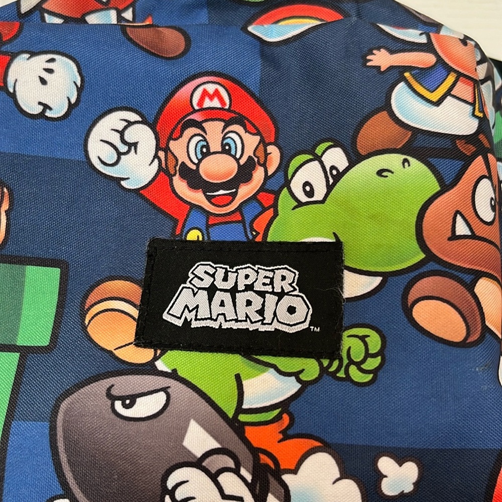 Super Mario backpack, Front zipper pocket. Exterior in excellent condition - Picture 4 of 10